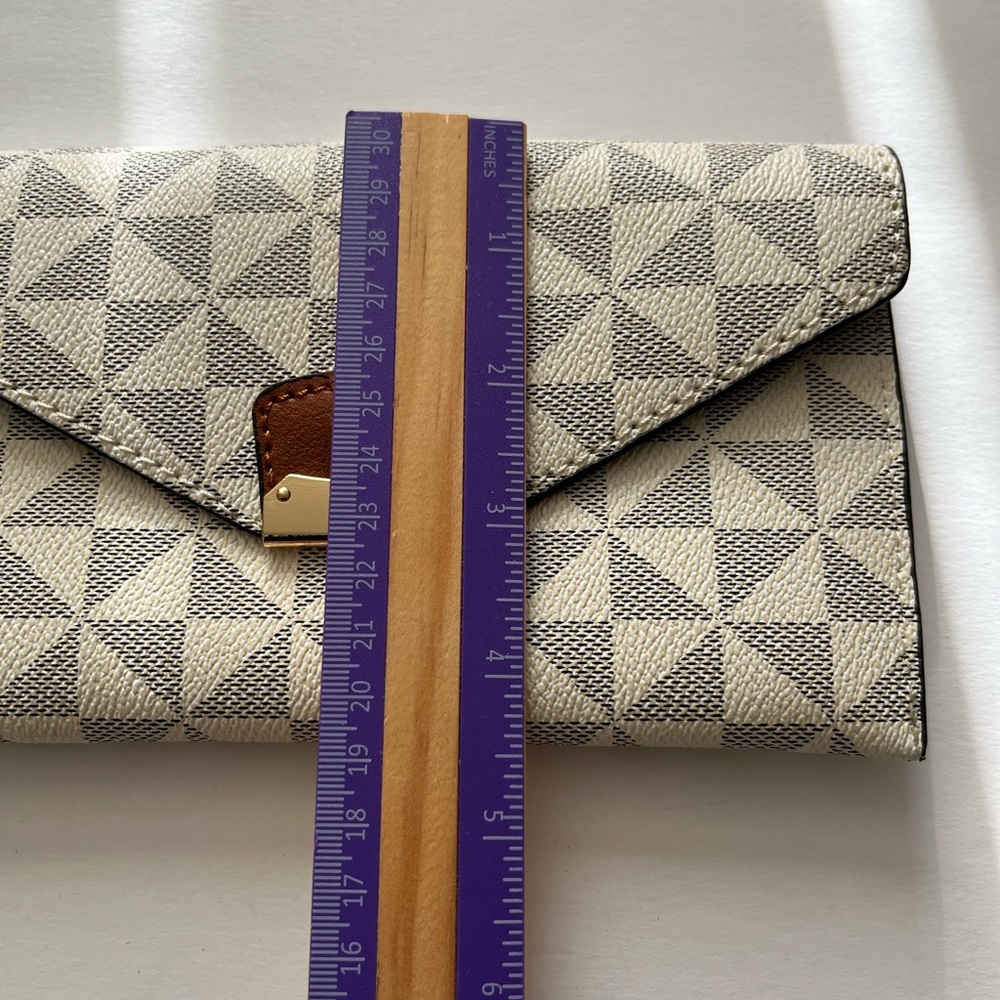 Fashion envelope wristlet - Picture 6 of 8